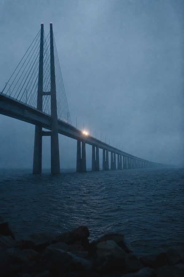 THE BRIDGE / ブリッジをイメージしたアートワーク